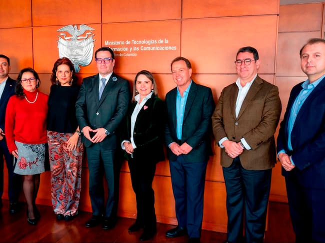 “Desde prisión no se puede seguir ordenando el delito”, fue la conclusión del ministro de Justicia, Iván Cancino tras el encuentro para frenar las extorsiones desde las cárceles. Foto: MinJusticia