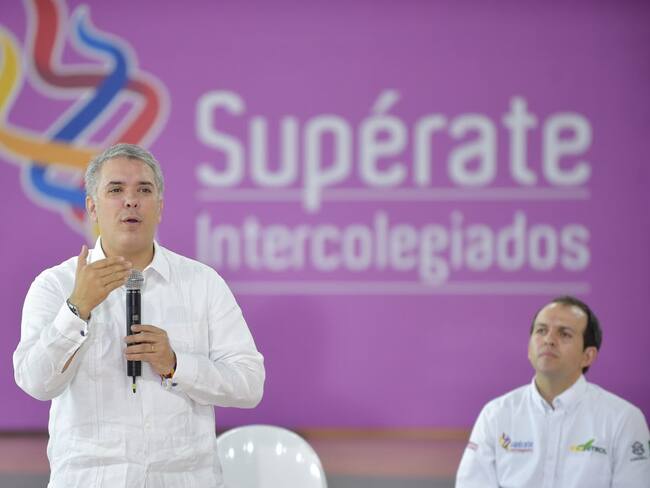 Duque: &quot;Colombia debe enderezar&quot; tras controversia por frase de Uribe