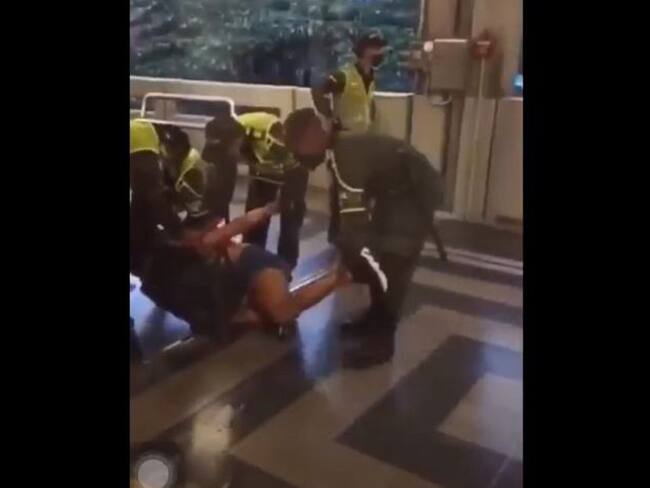 Mujer trans agredida y expulsada del Metro de Medellín ganó tutela