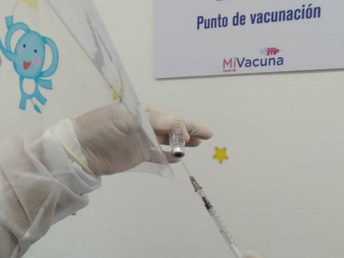 En Armenia refuerzan jornadas de vacunación COVID ante pico de contagios