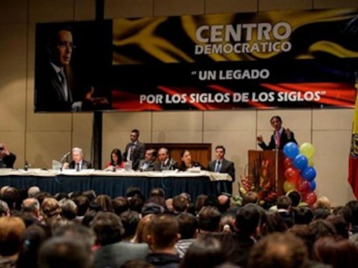 Uribistas recogerán tres millones de firmas para participar en elecciones 2014