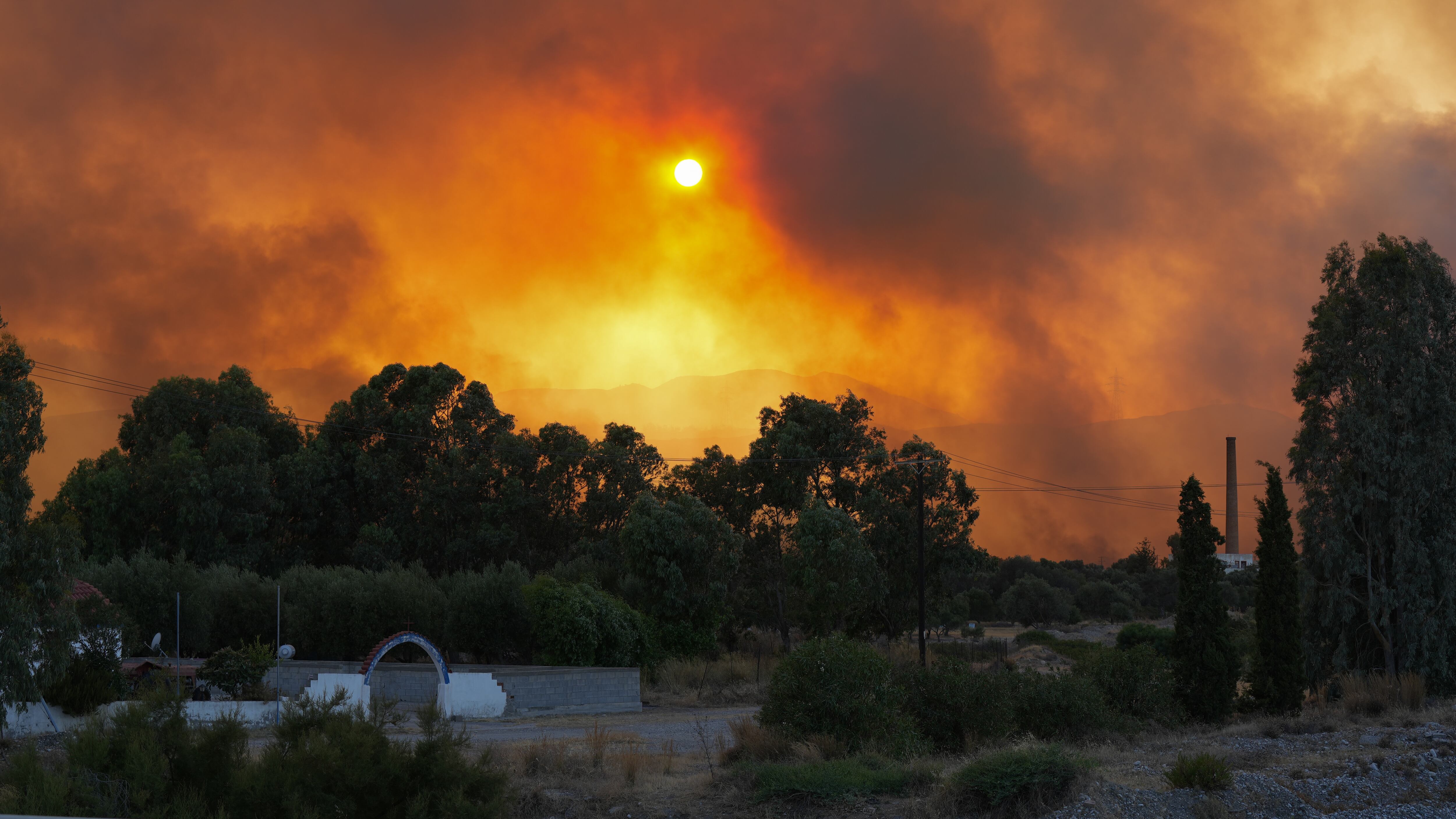 Incendios en Grecia
(foto:   Ahmed Abbasi/Anadolu Agency via Getty Images)