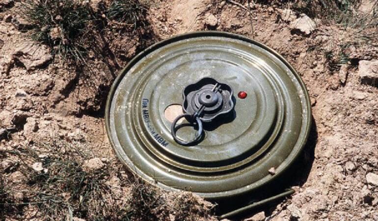 El menor resultó afectado con el impacto de la mina antipersonal.