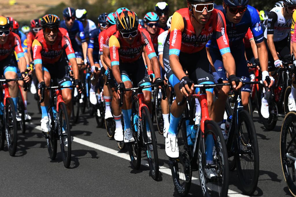 Santiago Buitrago en el pelotón de la etapa 4 de La Vuelta España (Photo by Tim de Waele/Getty Images)