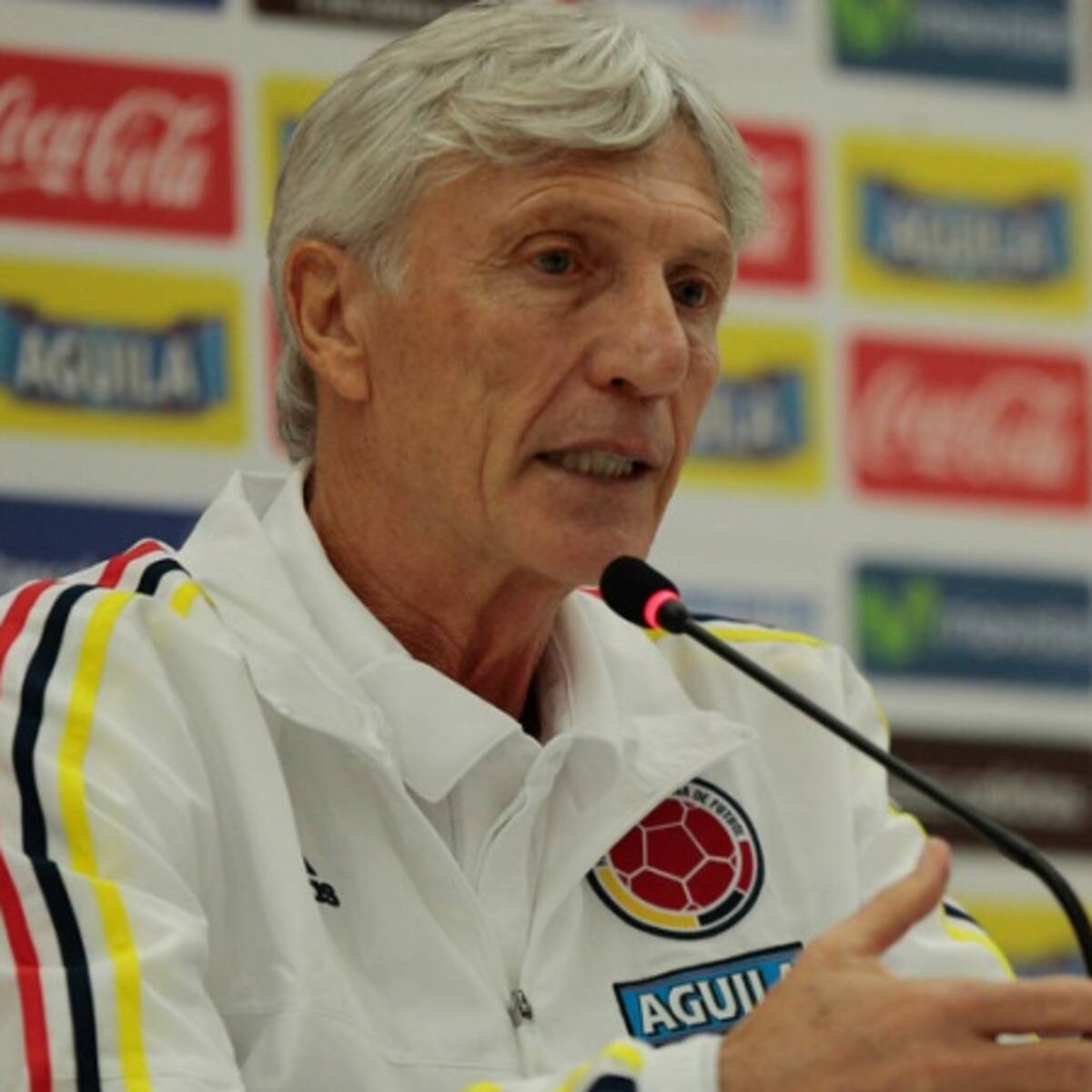 Lamento la salida de Bedoya, pero mi compromiso está firme con la Selección: Pékerman
