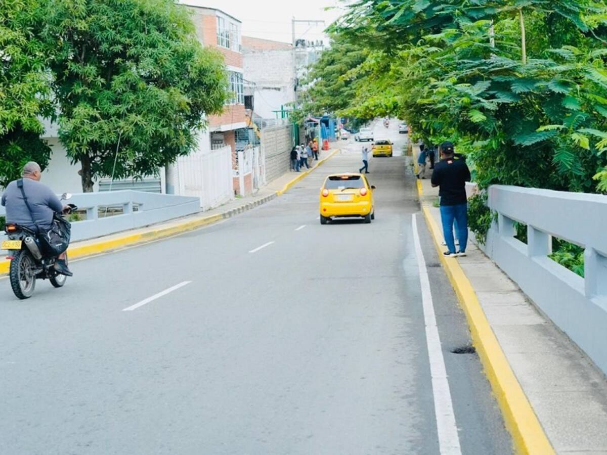 Alcalde Dumek entregó rehabilitación de la bajada del puente de Canapote