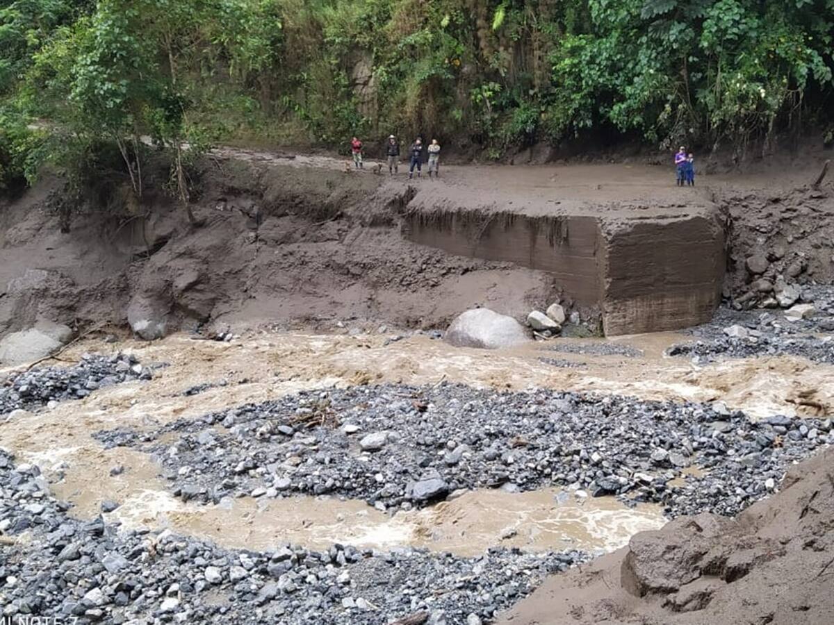 Creciente súbita de un rio dejó incomunicados a más de 1.500 habitantes del Sur del Tolima