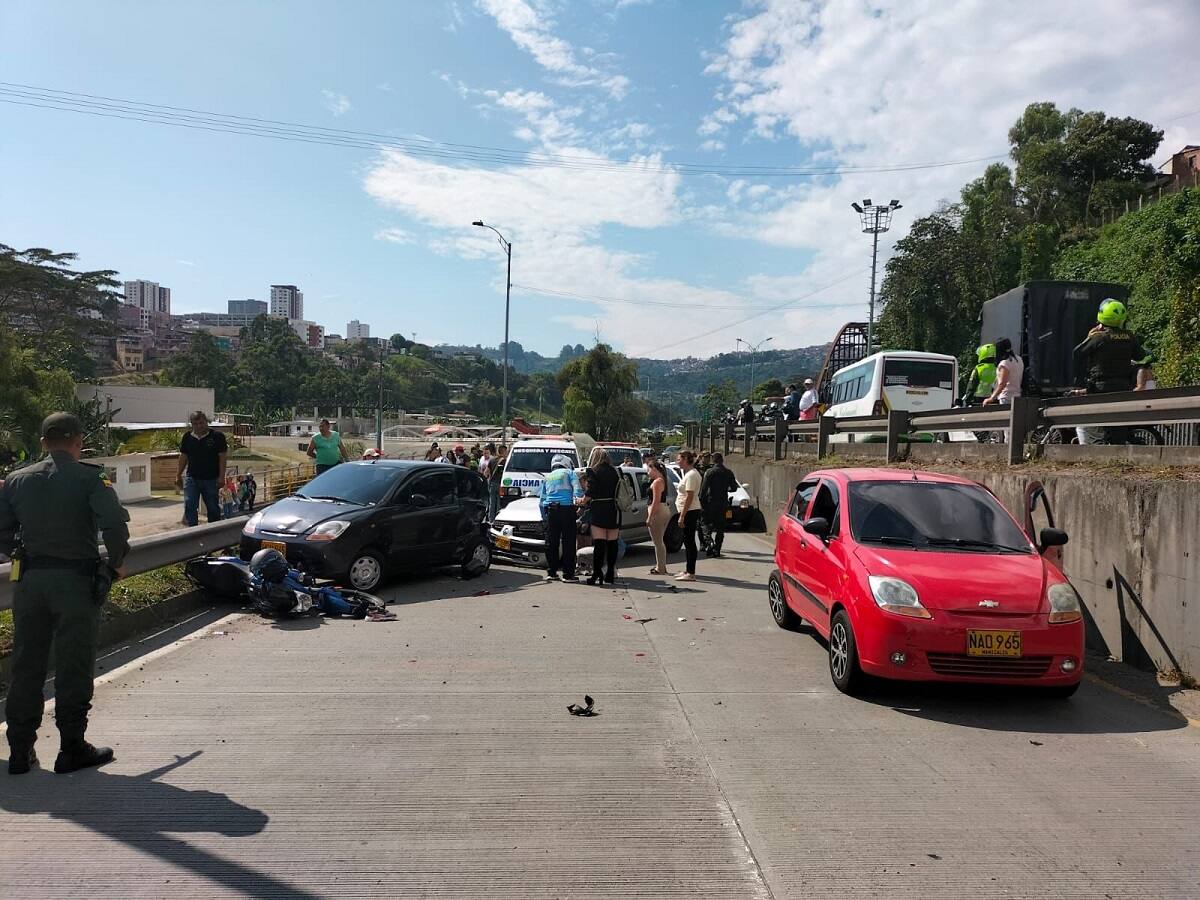 Accidente múltiple en La Panamericana, Manizales, dejó 4 personas heridas