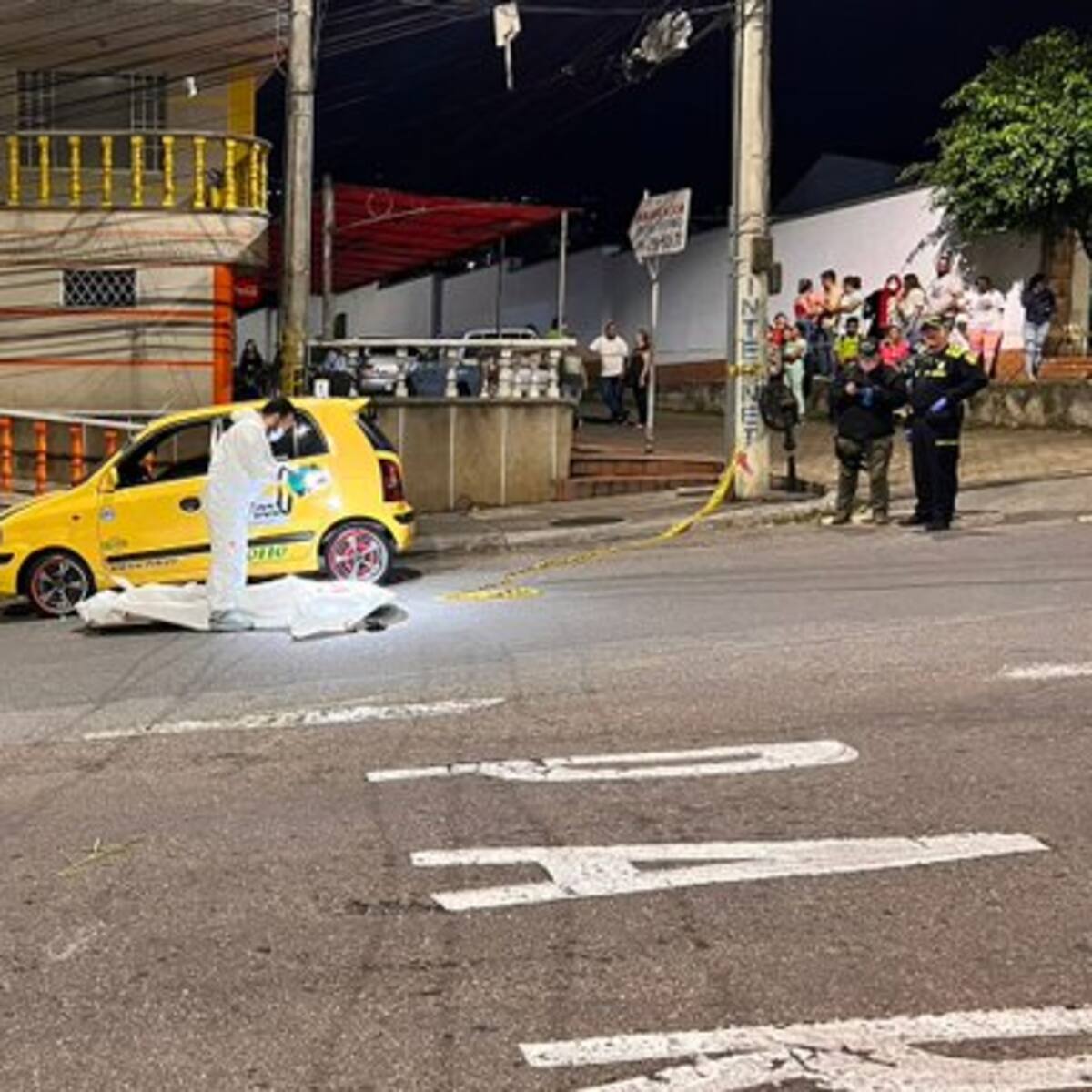 Identifican al hombre asesinado dentro de un taxi