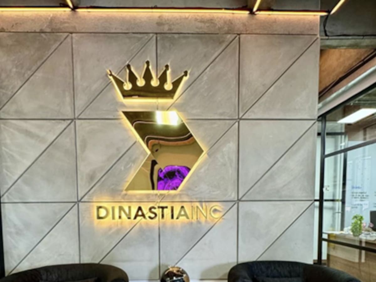 Dinastía Inc: el emprendimiento musical colombiano que conecta talento latino con industria global