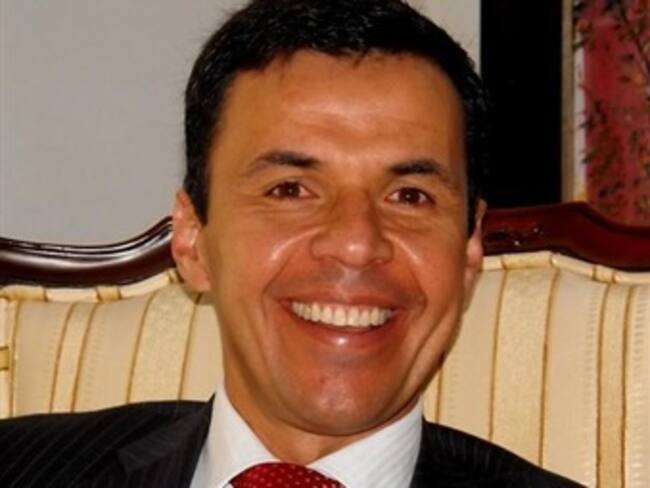Representante Rivera vincula a Uribe con nuevo caso de chuzadas