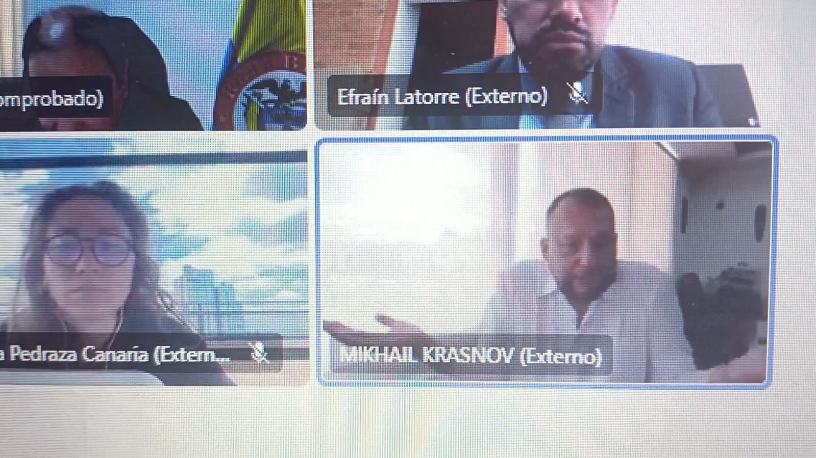 El mandatario no se opone a la obligación de presentarse periódicamente ni a la prohibición de comunicarse con determinadas personas o víctimas. Sin embargo, considera desproporcionada la restricción de salir del país.