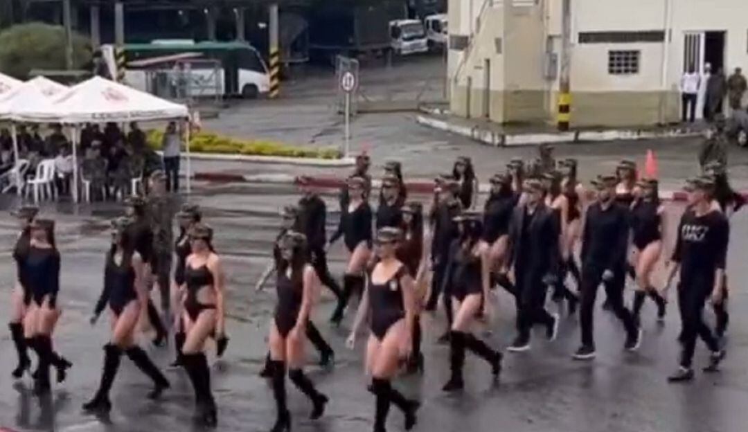 Polémica por desfile al interior del Batallón Ayacucho