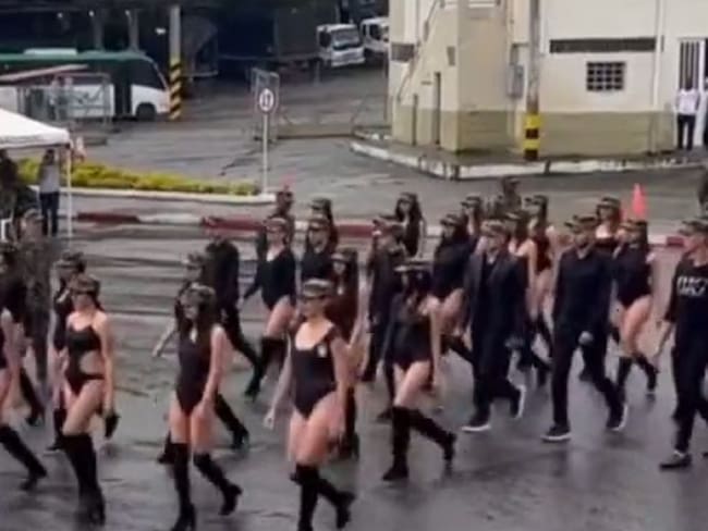 Polémica por desfile al interior del Batallón Ayacucho