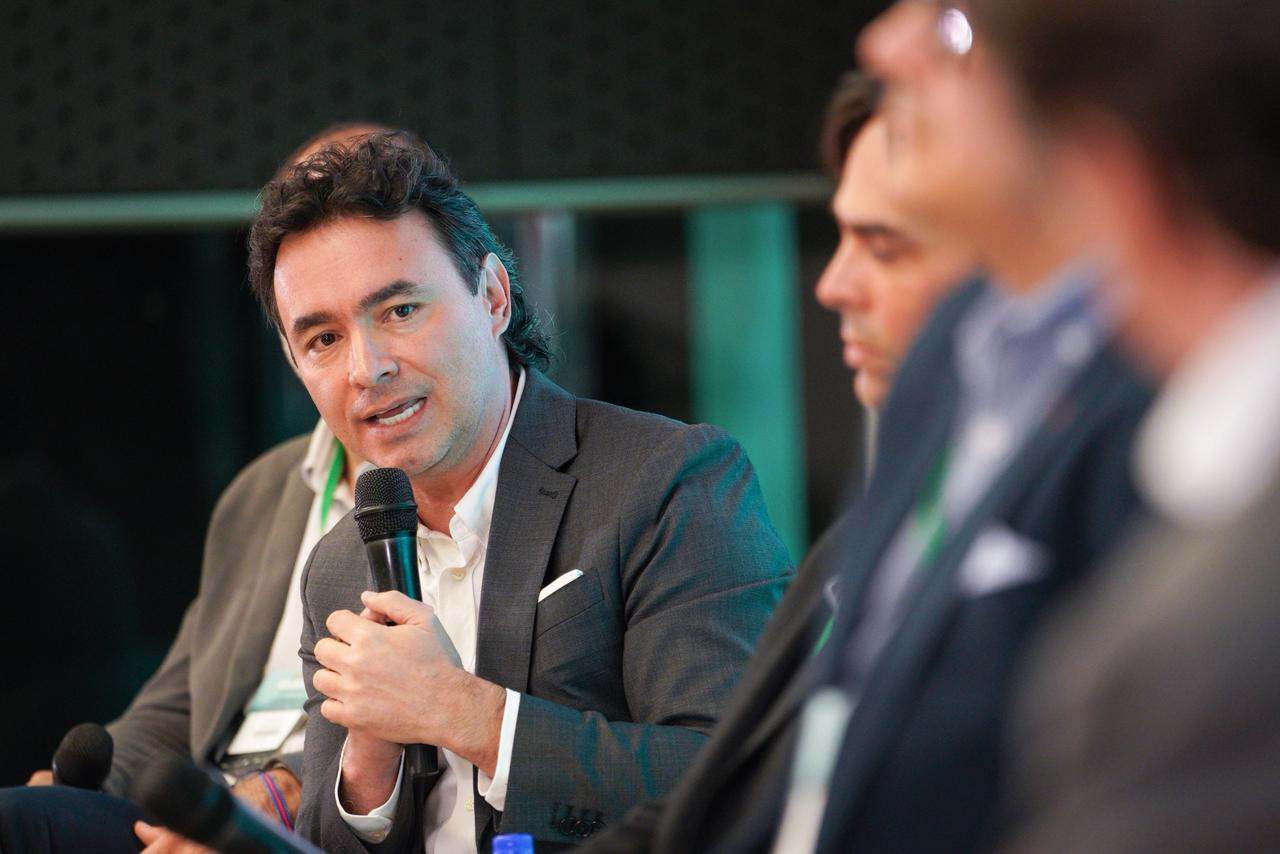 Restrepo señaló que la ciencia, la educación y la gestión pública articulada son pilares del desarrollo urbano sostenible de Medellín. | Foto: Caracol Radio