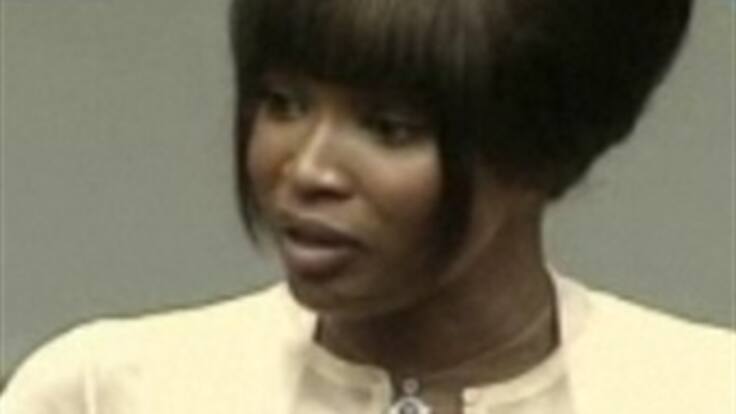 Supermodelo Naomi Campbell reconoce que recibió 'diamantes de sangre' de ex presidente