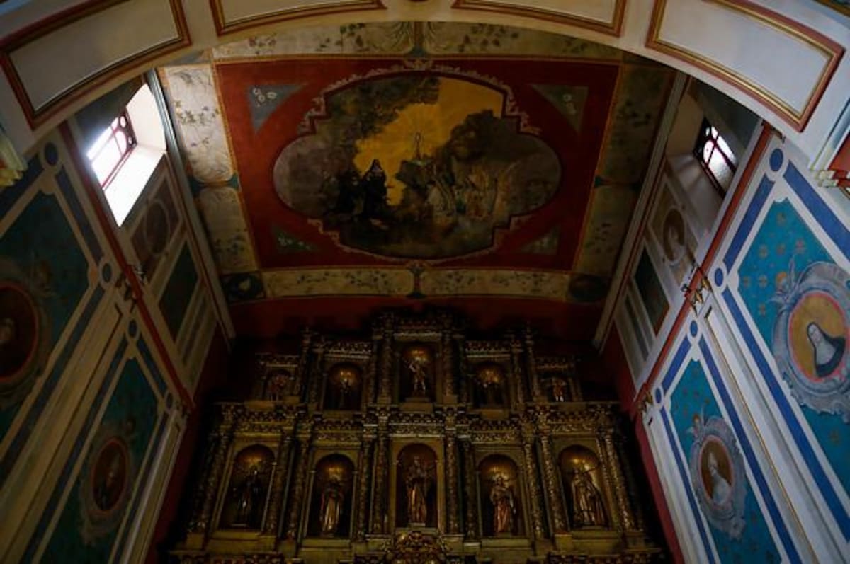 Imágenes de algunas de los principales templos e iglésias cátolicas de Bogotá, donde los fieles se reúnen a conmemorar la pasión de Cristo.