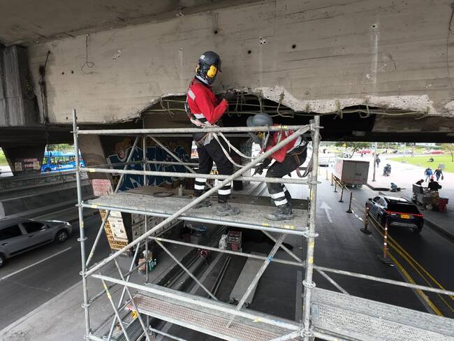 Continúa la reparación de vigas del puente vehicular en la av. calle 19 con avenida NQS, en Bogotá