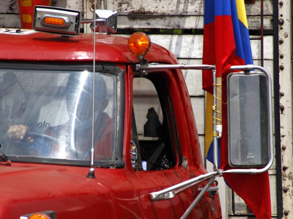 Se mantienen bloqueos de vías en el Huila