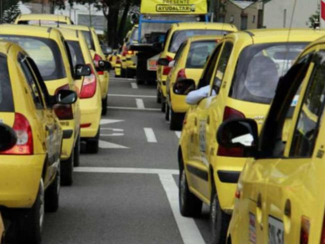 Taxistas de Pereira rechazan suspensión de pico y placa para particulares