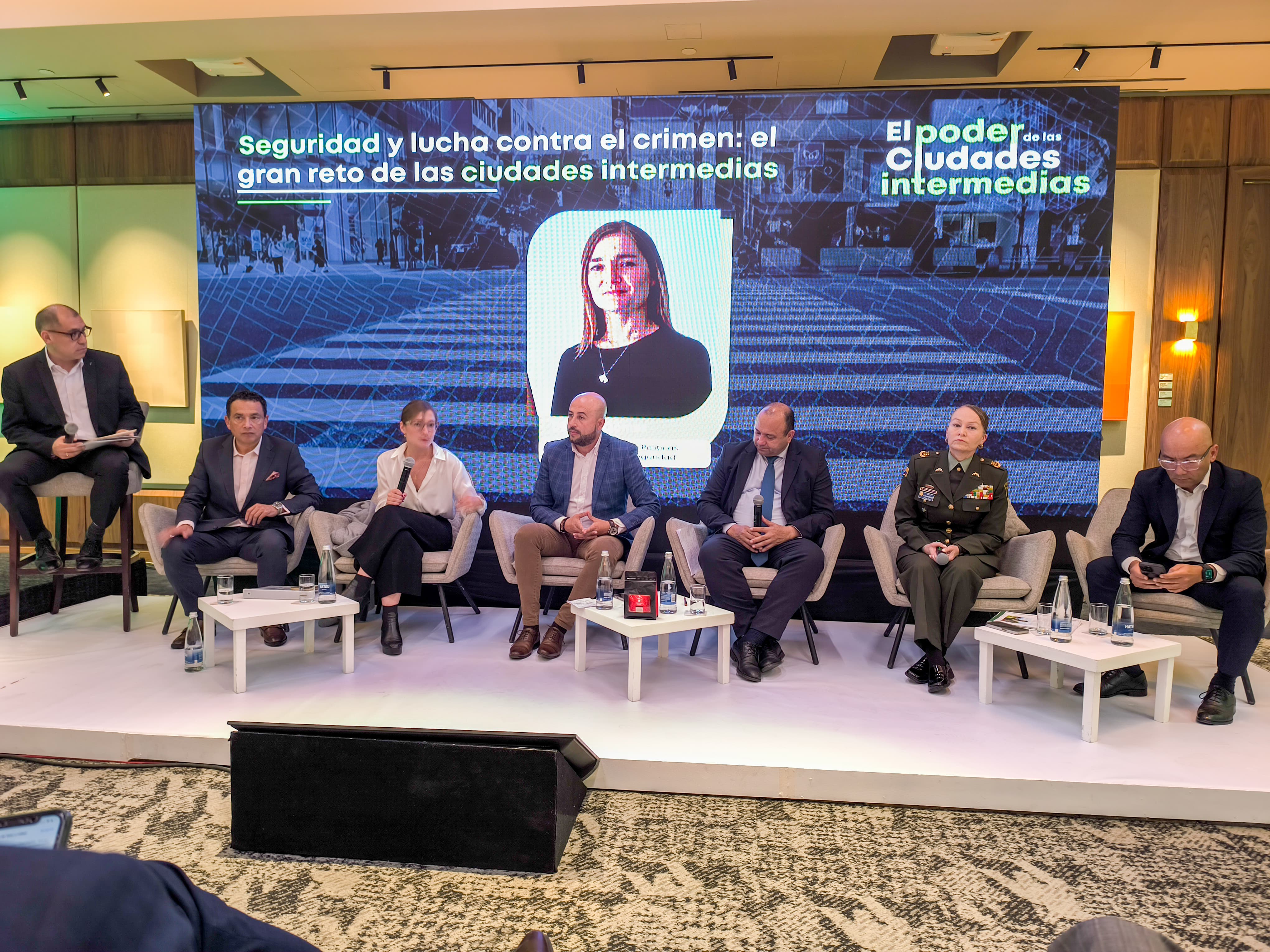 La conversación permitió conocer las posturas de los diferentes sectores de la sociedad en cuanto a los desafíos y las fortalezas de las ciudades intermedias. | Foto: Prisa Media