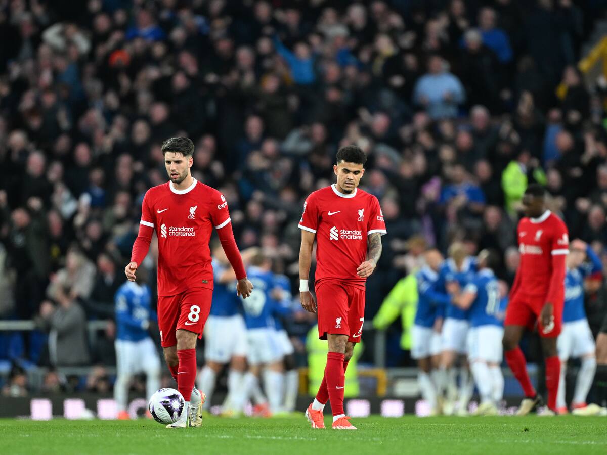 Liverpool, con Luis Díaz, pierde el clásico con el Everton y se aleja de la Premier League