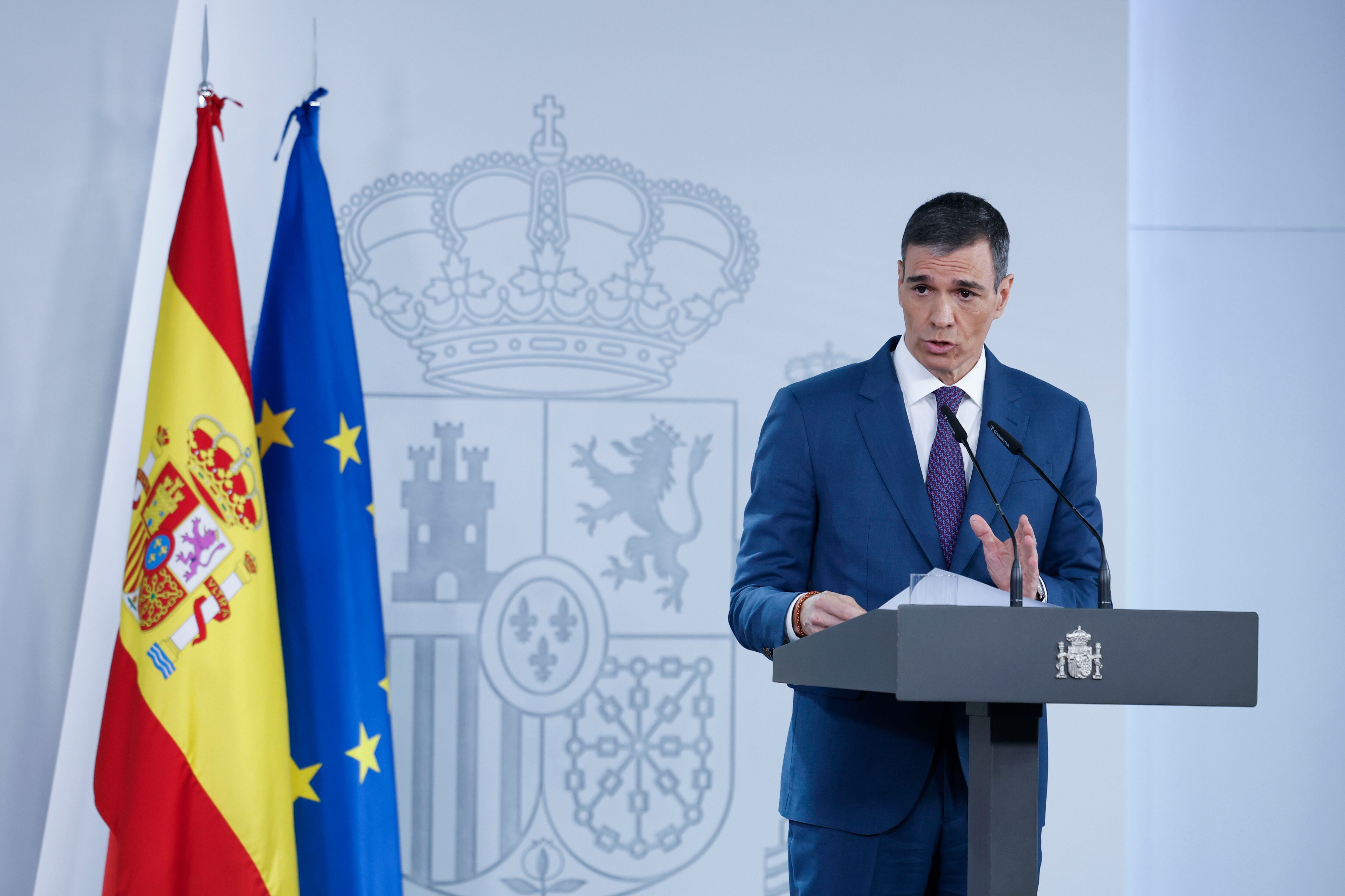 FOTODELDÍA MADRID, 29/04/2025.-El presidente del Gobierno, Pedro Sánchez, hace una declaración ante los medios este martes en el Palacio de la Moncloa. EFE/ Javier Lizón