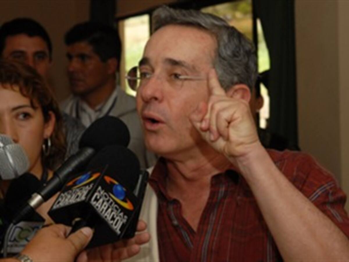 Uribe ofrece millonaria recompensa por alias 'El Paisa'