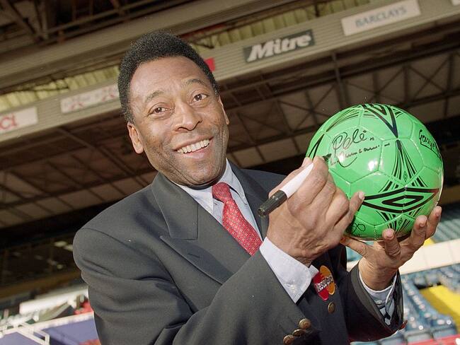 Pelé durante un evento de patrocinio en 2000 \ Mandatory Credit: Clive Mason /Allsport