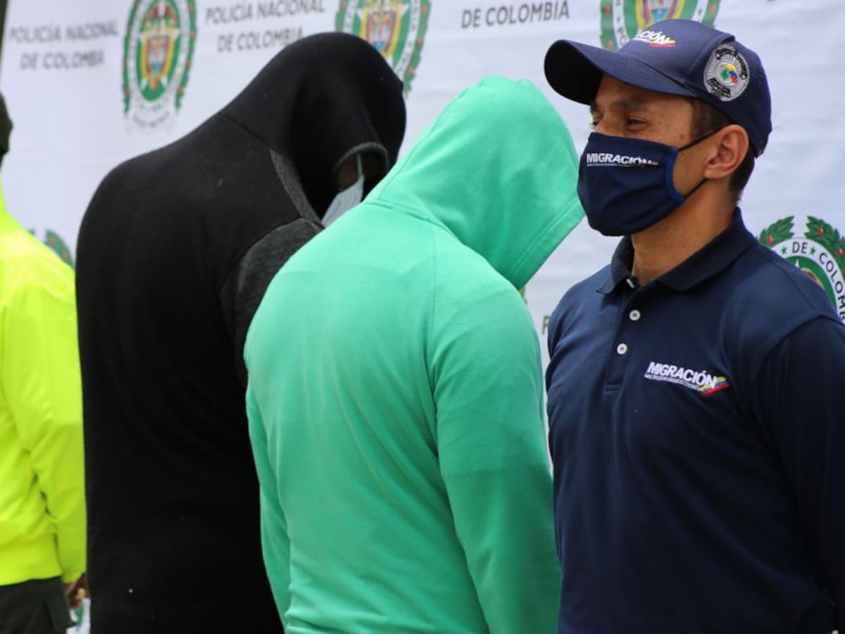 En la unidad de pasaportes de caldas capturan a dos extranjeros
