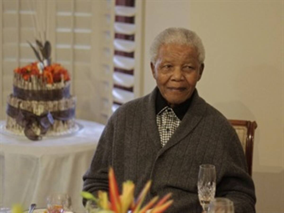 Nelson Mandela se recupera de su operación pulmonar