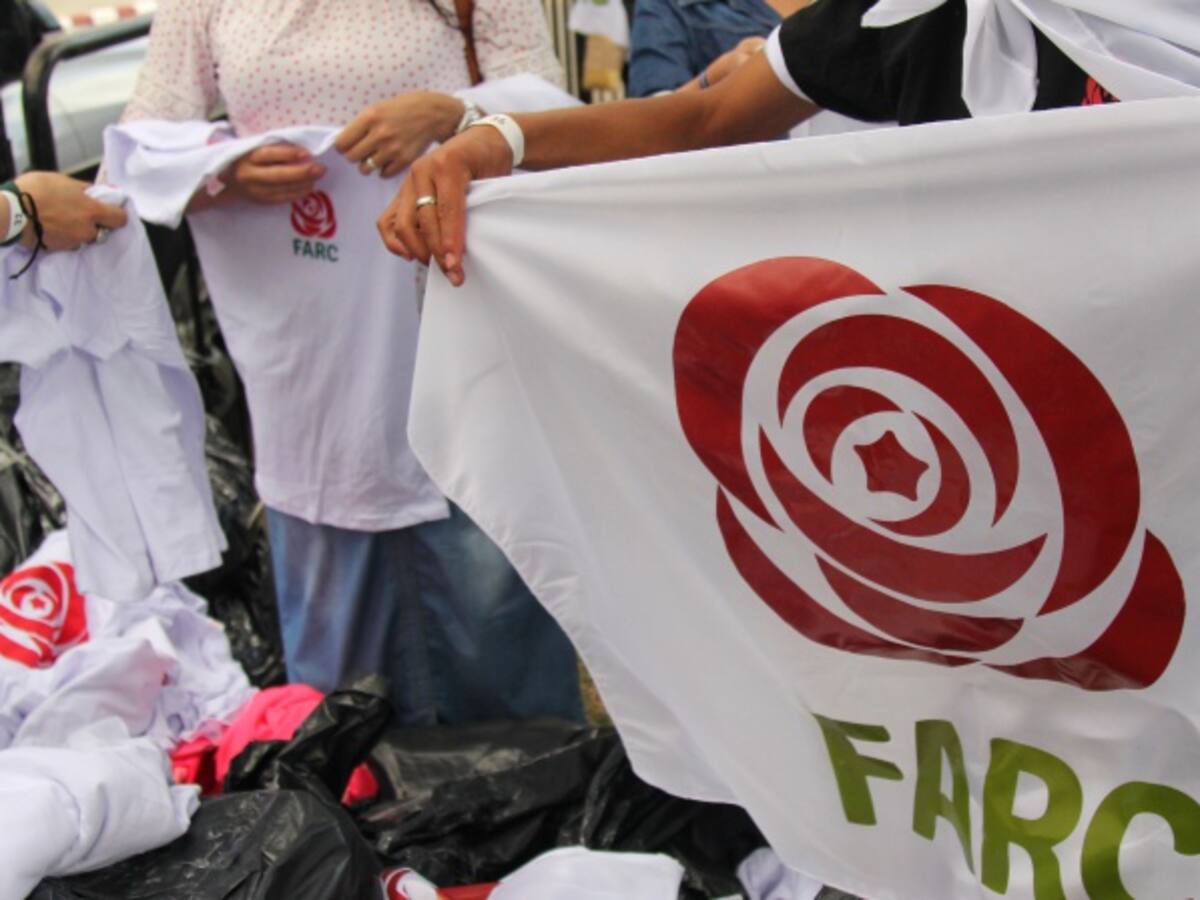 Abren investigación por amenazas de muerte contra senadores de Farc