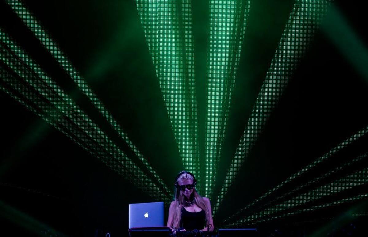 La DJ deleitó a sus seguidores en el "toque" que ofreció este viernes en el Castillo Marroquín. Junto a ella se presentó Natalia Paris.