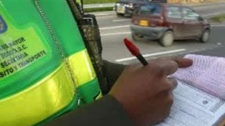 Atropellan agente de tránsito cuando imponía comparendo