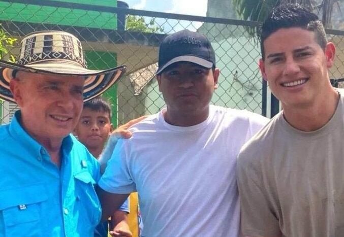 Álvaro Uribe y James Rodríguez compartieron en la finca del expresidente en Montería, Córdoba / Foto: Prensa Centro Democrático