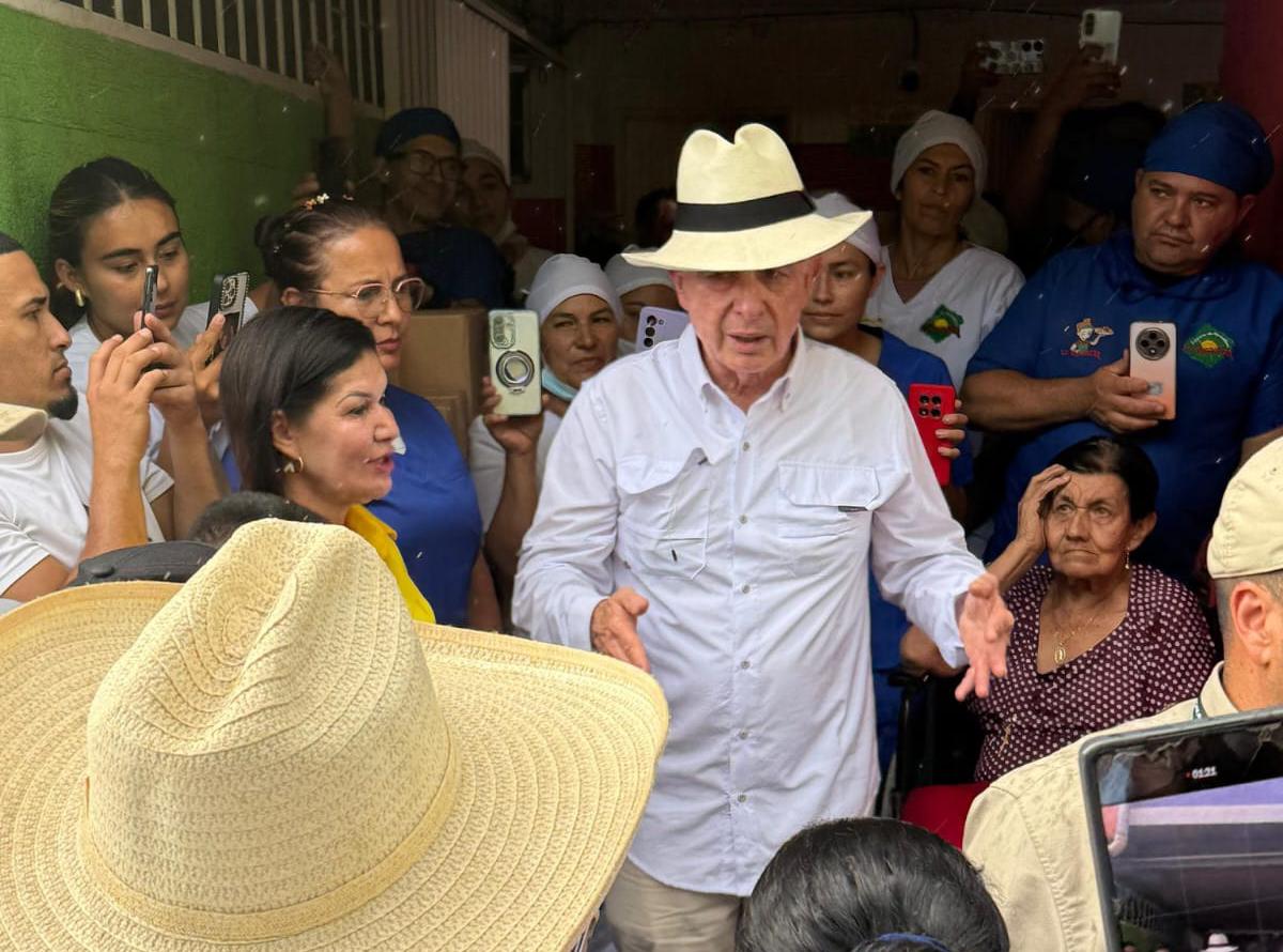 El expresidente Álvaro Uribe Vélez hizo un recorrido por los municipios de Moniquirá y Paipa / Foto: Redes sociales.