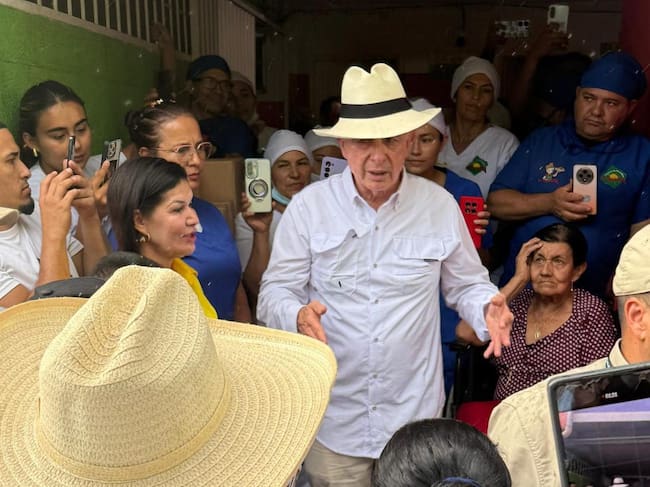 El expresidente Álvaro Uribe Vélez hizo un recorrido por los municipios de Moniquirá y Paipa / Foto: Redes sociales.