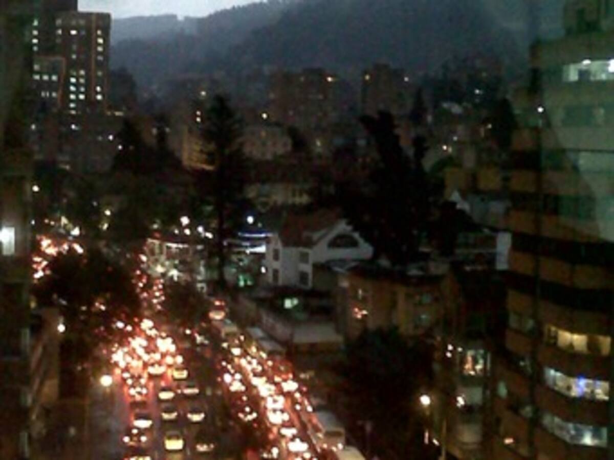 Las lluvias provocan colapso de movilidad en el norte de Bogotá