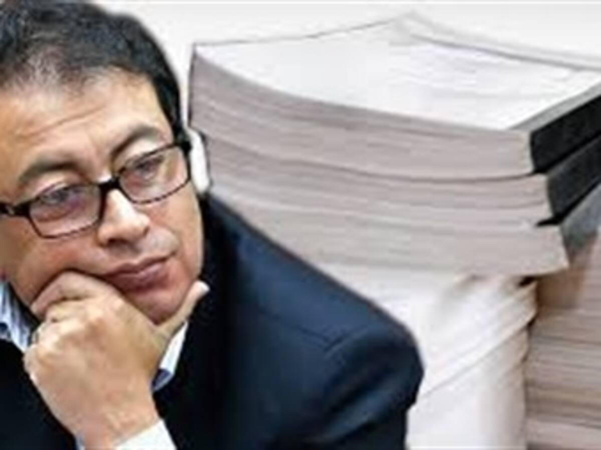 Fiscalía investiga a quienes publicaron en web firmas de revocatoria de Petro