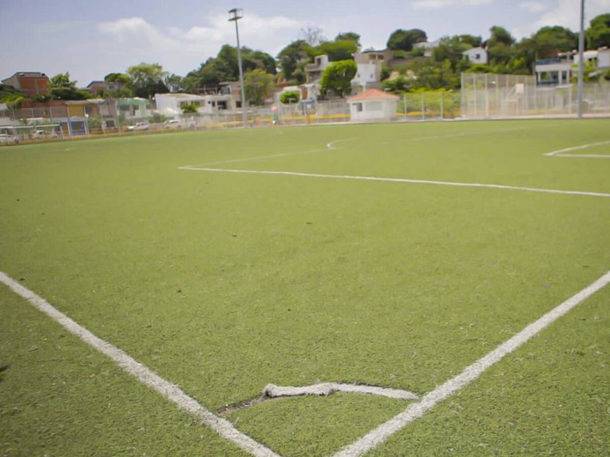 Iderbol gestionó recursos para mejorar cancha sintética de Los Calamares