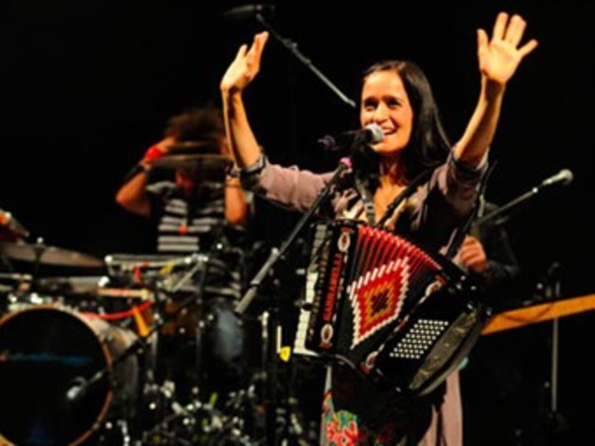Julieta Venegas llega a Colombia presentando "Otra Cosa"