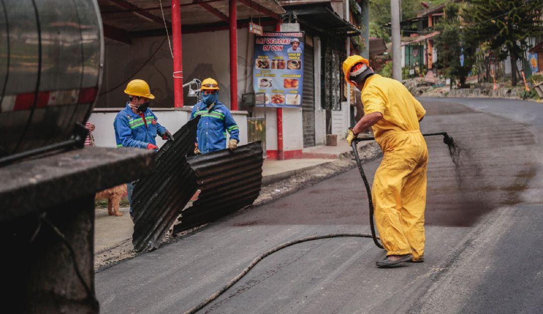 Pavimentación de la vía al Cañón del Combeima