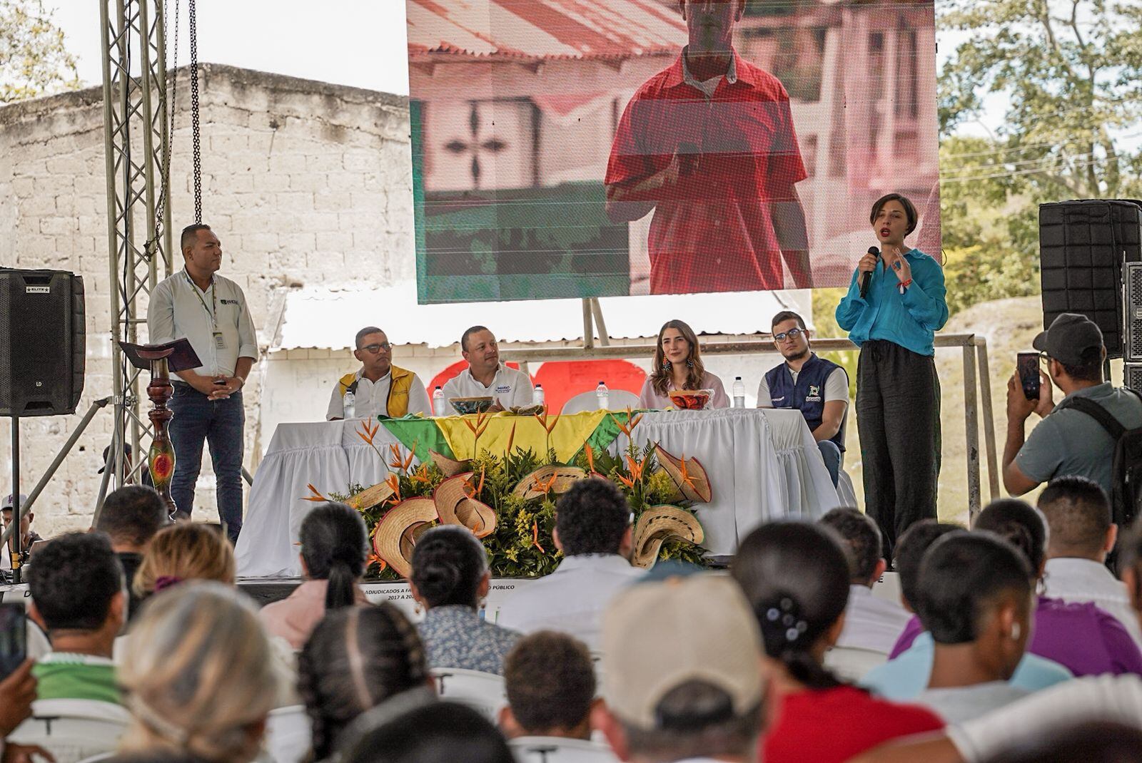La ministra de Agricultura, Martha Carvajalino, lideró la entrega que beneficia a 11 municipios de Sucre y Córdoba.