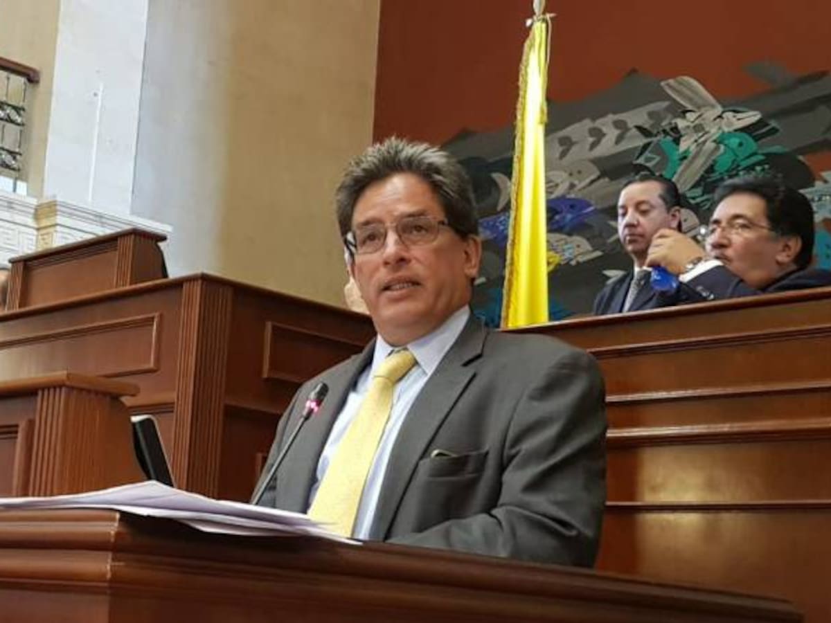 Se complica el panorama para el ministro Carrasquilla en el Congreso