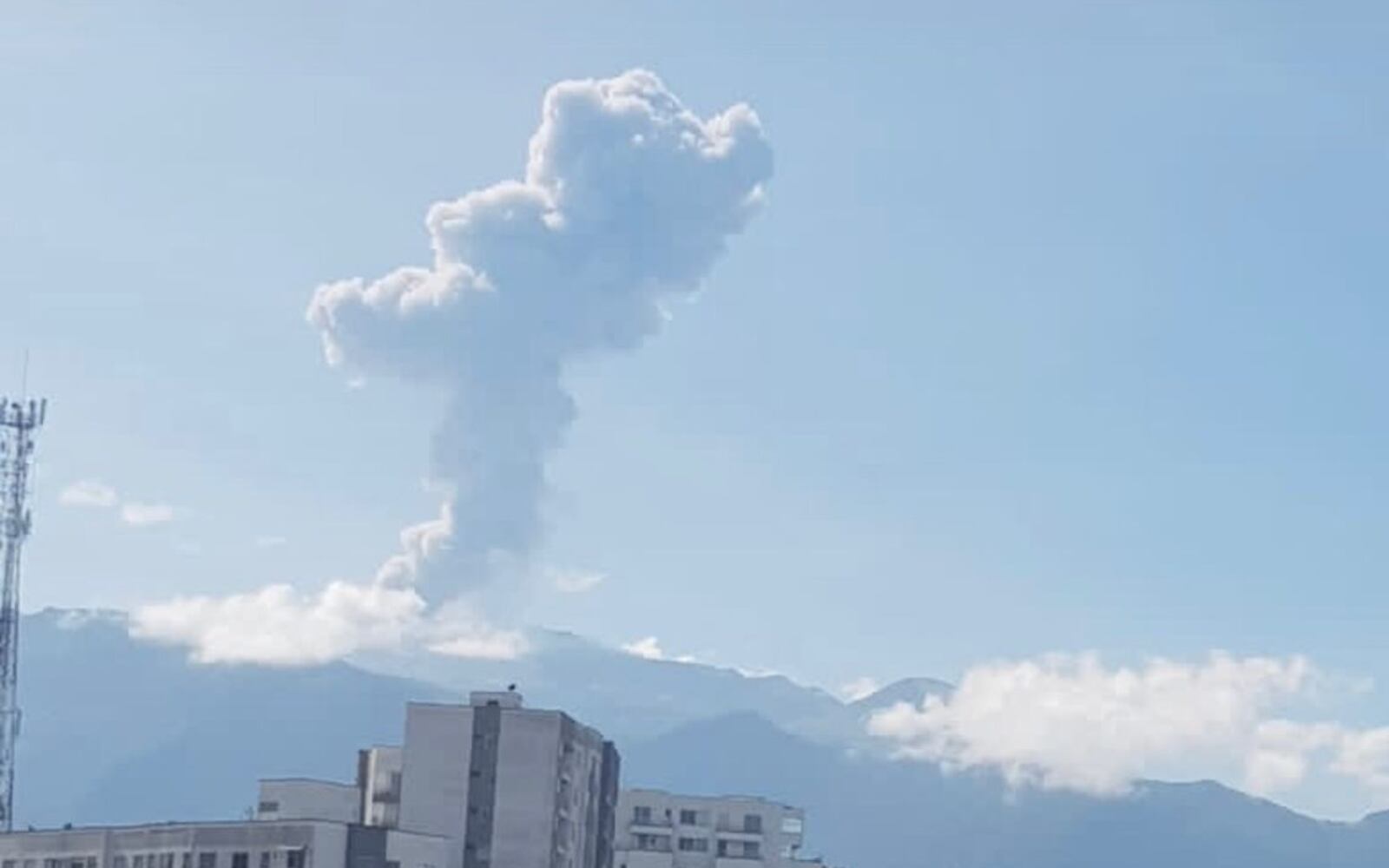 Emisión de ceniza del Volcán Nevado del Ruiz