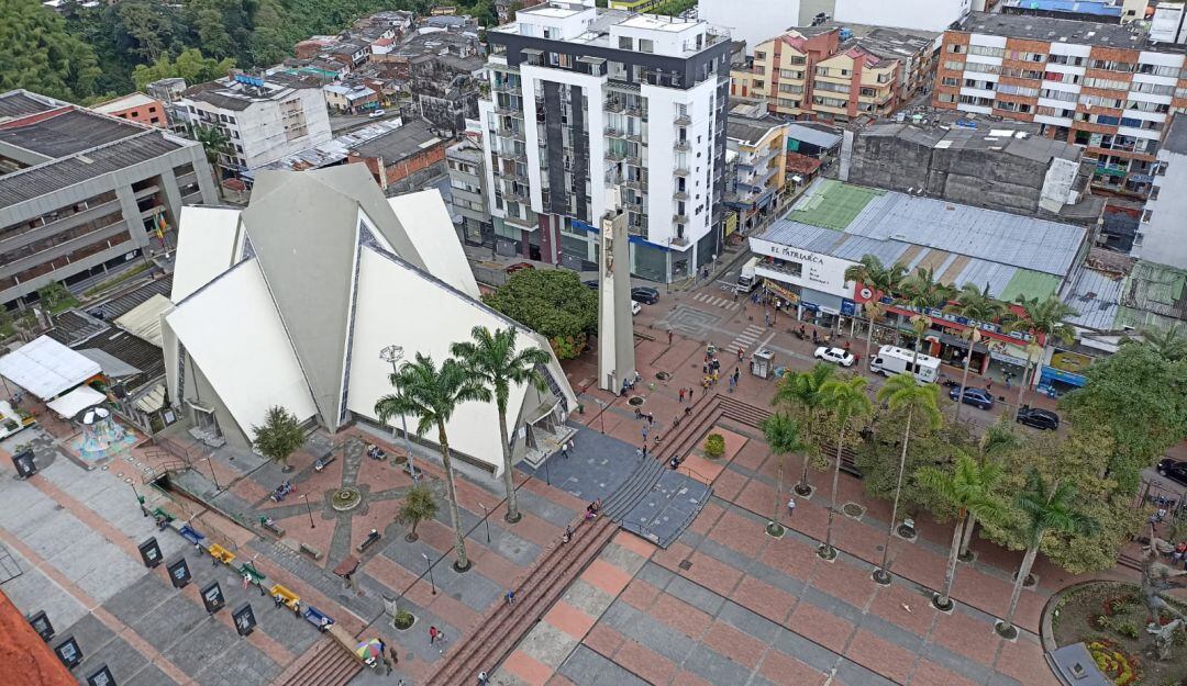 Catedral Inmaculada concepción de Armenia, plaza de Bolívar