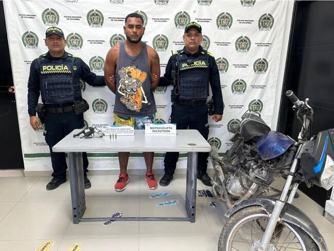 En persecución en Arjona capturan a un hombre que llevaba un revólver