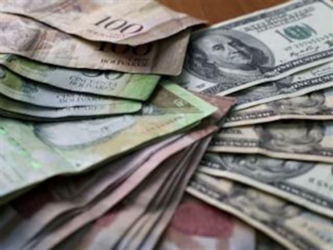 Devaluación del bolívar en Venezuela aumentará contrabando hacia Colombia: Gobierno