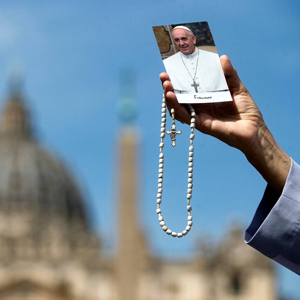 Abre la plaza de San Pedro a los fieles para asistir al funeral del papa Francisco en el Vaticano