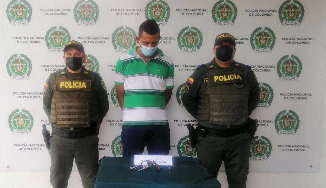 La Policía le encontró en la pretina de su pantalón un revólver de fabricación industrial sin ninguna documentación